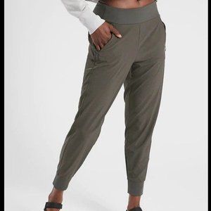 Athleta Soho jogger in black